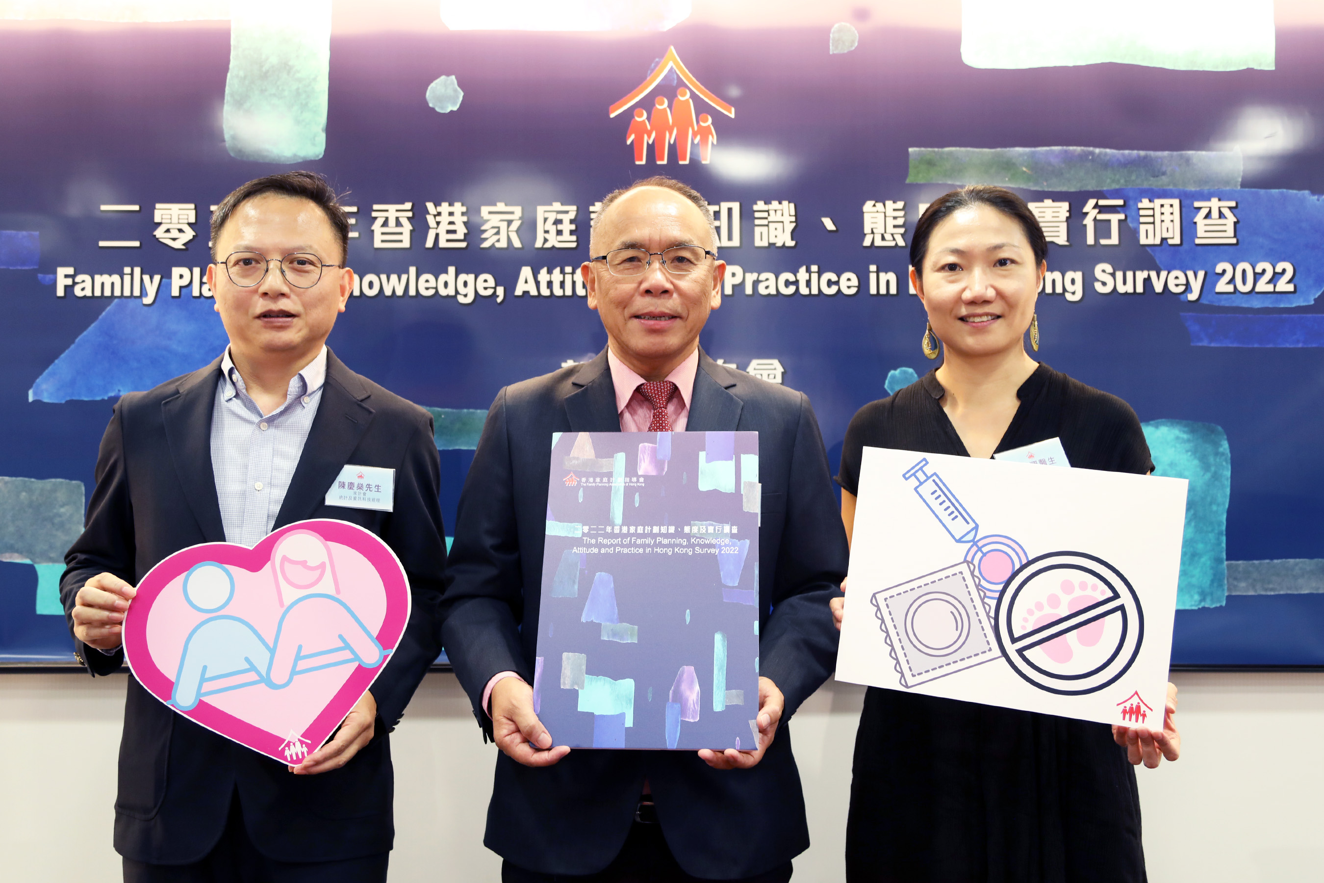 葉兆輝教授(中)、林慧翔醫生(右)及陳慶燊先生(左)